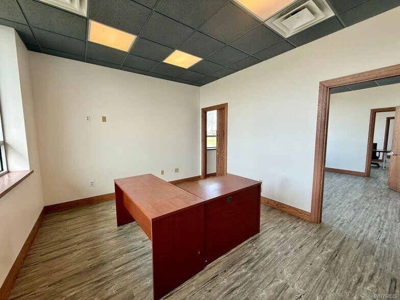 More Photos Of 8555 Packard Rd, Niagara Falls Warehouse For Lease