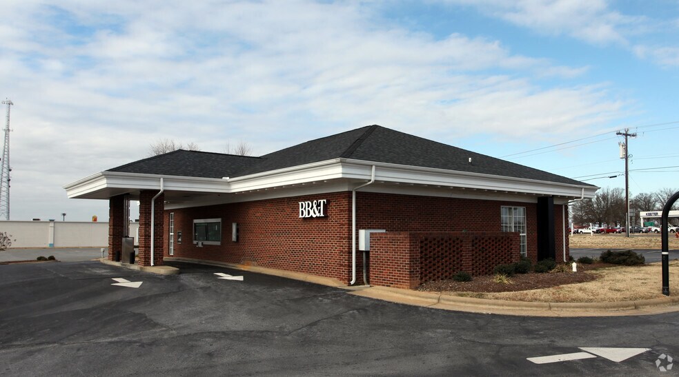 More Photos Of 1774 E Dixon Blvd, Shelby Freestanding For Lease