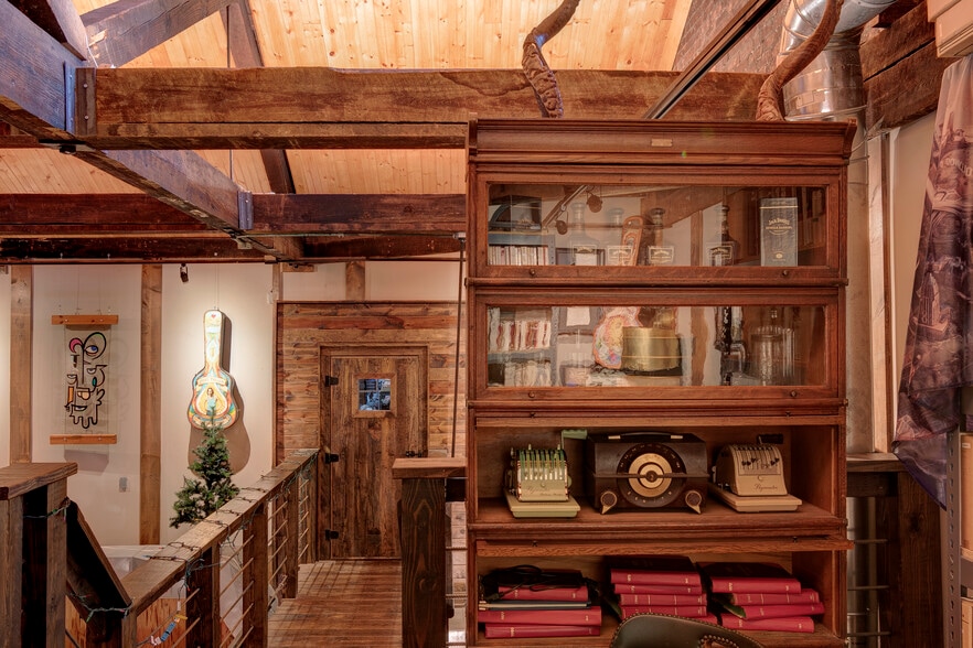 More Photos Of 114-116 17th Ave S, Nashville Office For Sale