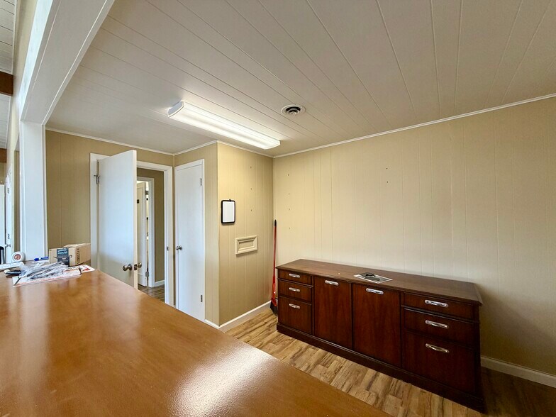 More Photos Of 2851 Winfield Dunn Pky, Kodak Land For Lease