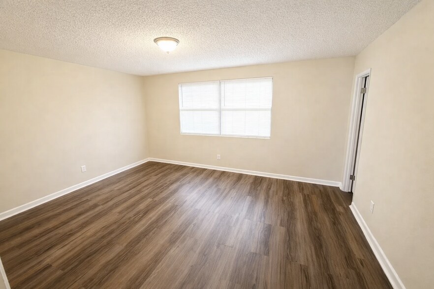 More Photos Of 1110 Caliente Dr, Jacksonville Apartments For Sale