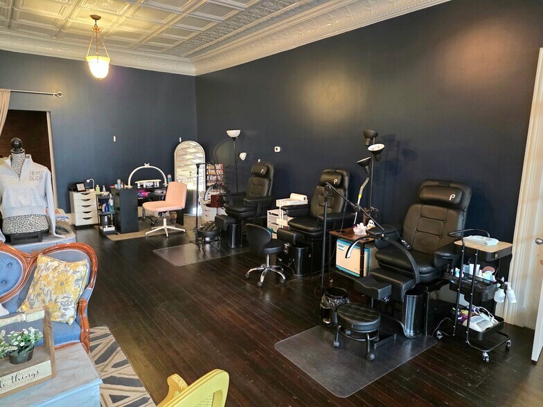 More Photos Of 105 E Mansfield St, Bucyrus General Retail For Sale