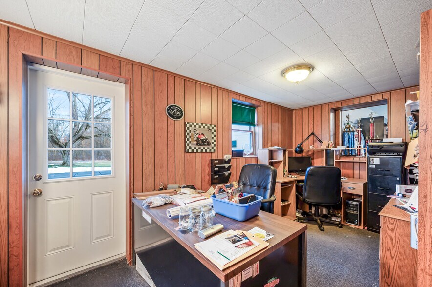 More Photos Of 4085 / 4086 State Route 422, Southington Showroom For Sale