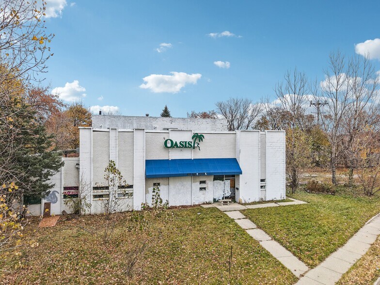 More Photos Of 300 E Bay St, Milwaukee Flex For Sale