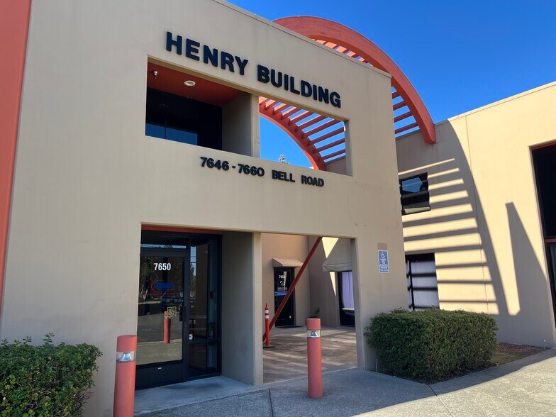 More Photos Of 7640-7660 Bell Rd, Windsor Flex For Lease