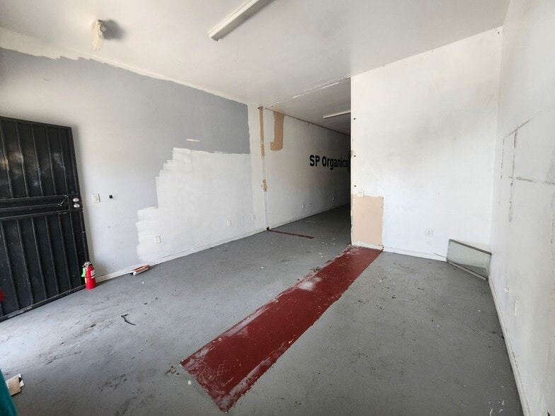 More Photos Of 10209 S Central Ave, Los Angeles Convenience Store For Sale