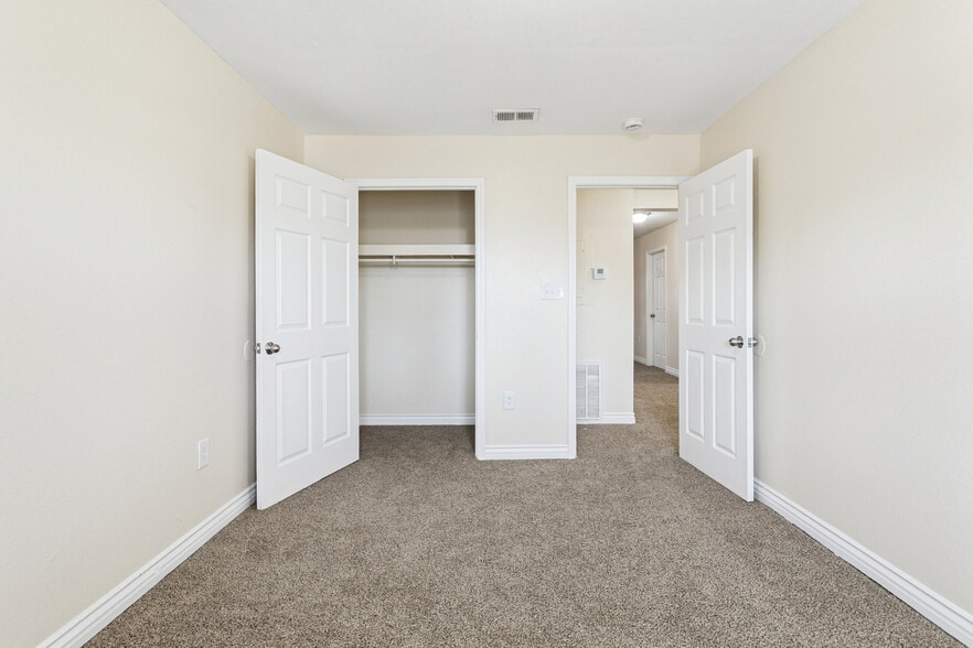 More Photos Of 3300 Garden Oaks Dr, New Orleans Apartments For Sale