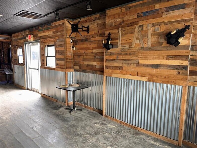 More Photos Of 2222 Freeport Rd, New Kensington Storefront For Sale