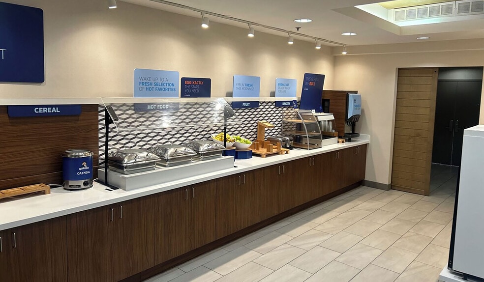 More Photos Of 13330 Cicero Ave, Crestwood Hotel For Sale