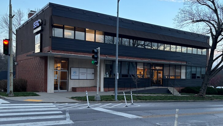 More Photos Of 2 E Gregory Blvd, Kansas City Office For Lease