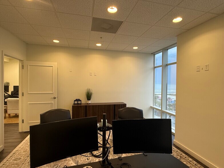 More Photos Of 320 1st St N, Jacksonville Beach Office Residential For Sale