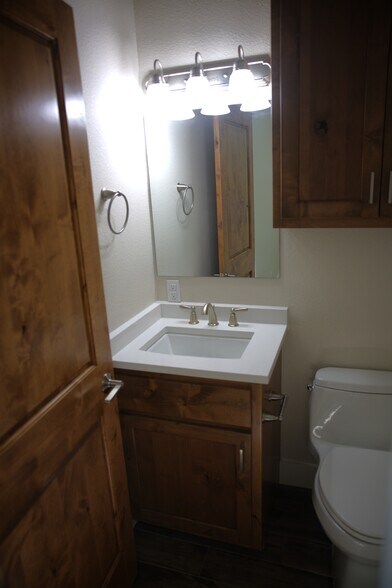 More Photos Of 1313 Lorenzo St, Castroville Medical For Lease