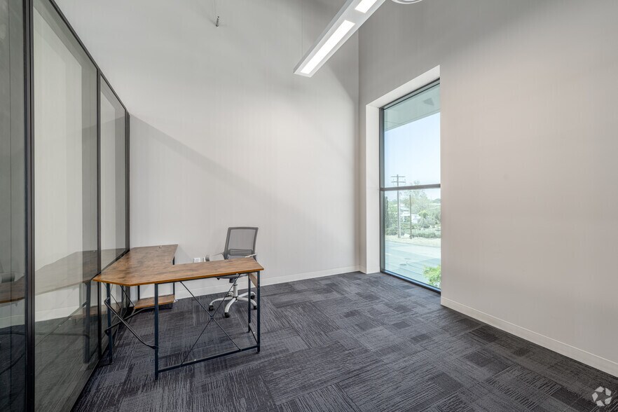 More Photos Of 11179 Banana Ave, Fontana Distribution For Lease