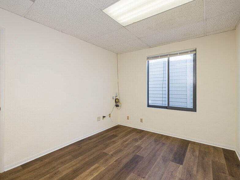 More Photos Of 302 W Grand Ave, El Segundo Office For Lease