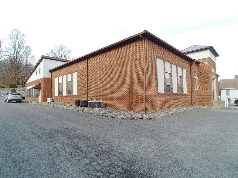 More Photos Of 425 Mercer St, Volant Office Residential For Sale