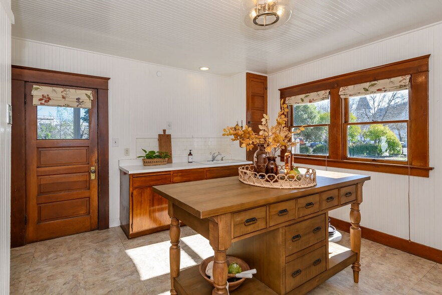 More Photos Of 8 Keller St, Petaluma Office Residential For Sale