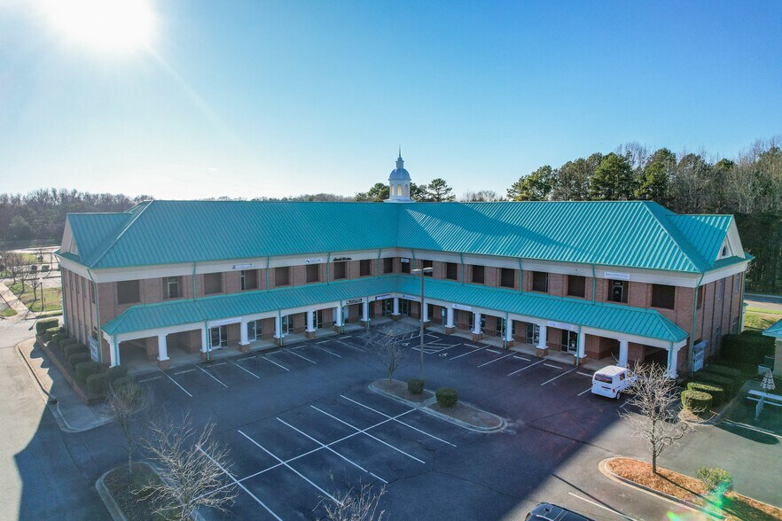 More Photos Of 15905 Brookway Dr, Huntersville Office For Lease