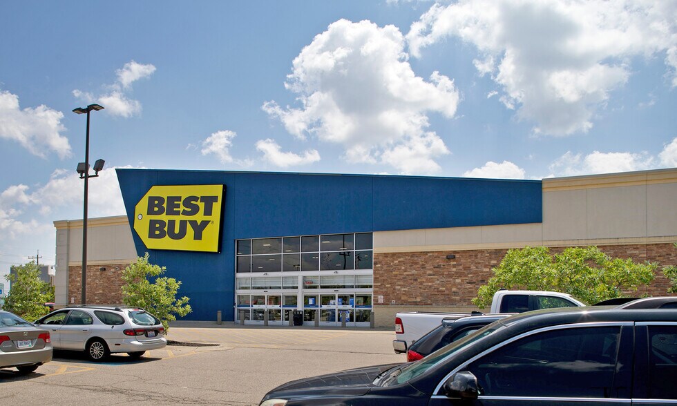 More Photos Of 9845 Colerain Ave, Cincinnati Freestanding For Sale