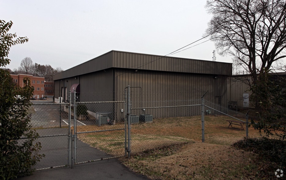 More Photos Of 2201 Arty Ave, Charlotte Warehouse For Lease
