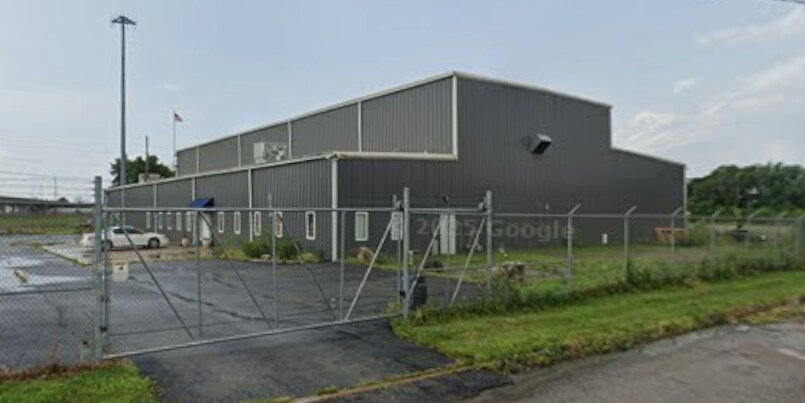 Primary Photo Of 1300 Market St, Madison Manufacturing For Sale