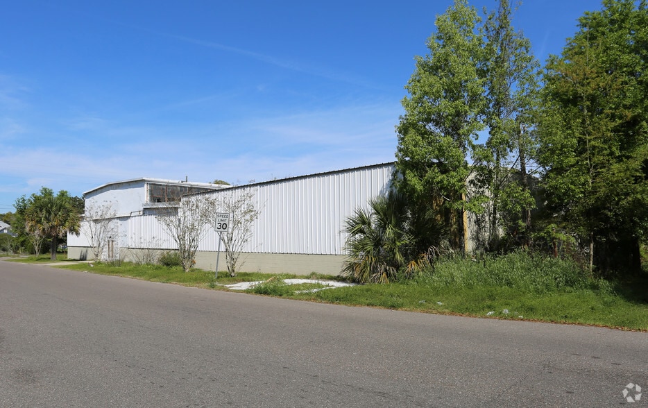 More Photos Of 555 E 3rd St, Jacksonville Warehouse For Lease