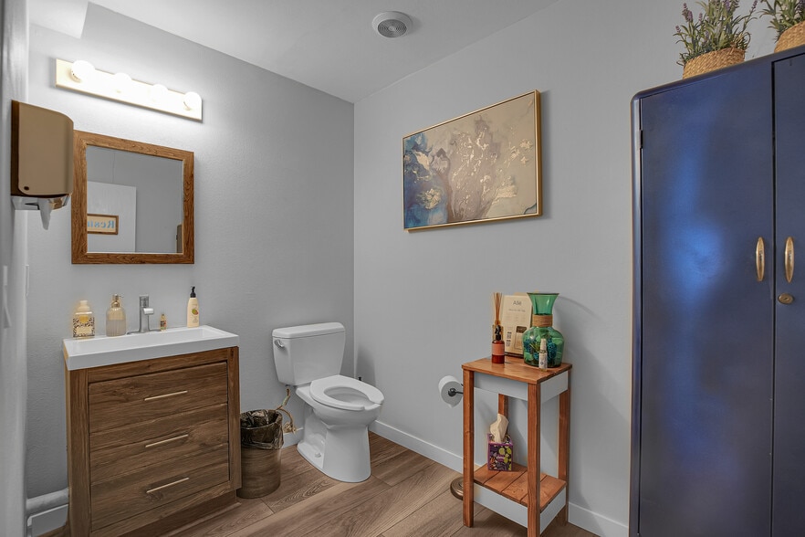 More Photos Of 11030 SW Capitol Hwy, Portland Medical For Lease