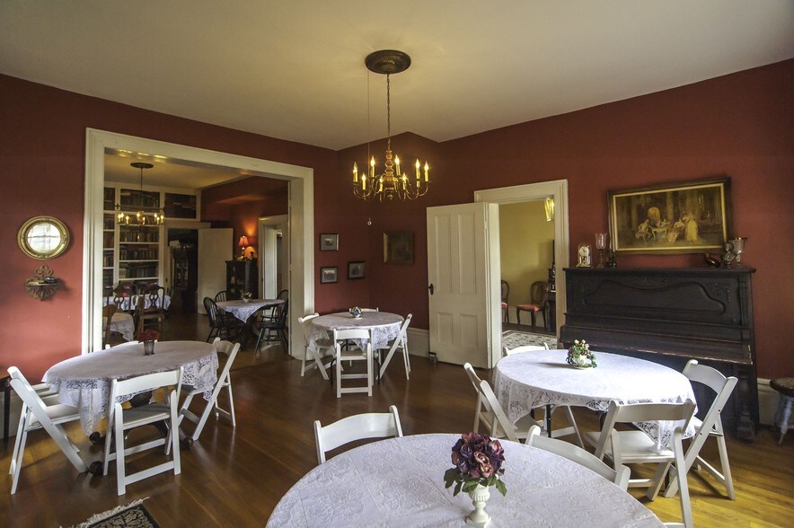 More Photos Of 313 S Green St, Glasgow Hospitality For Sale