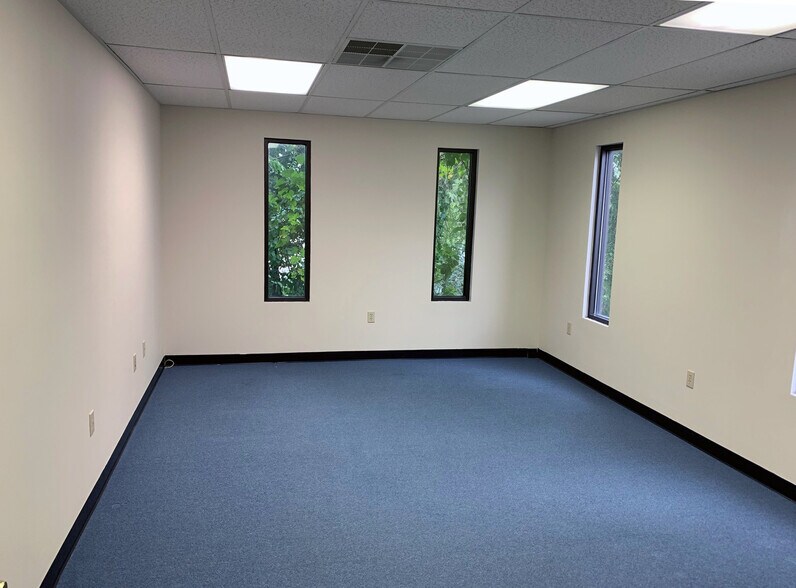 More Photos Of 850 State St, Lemoyne Warehouse For Lease