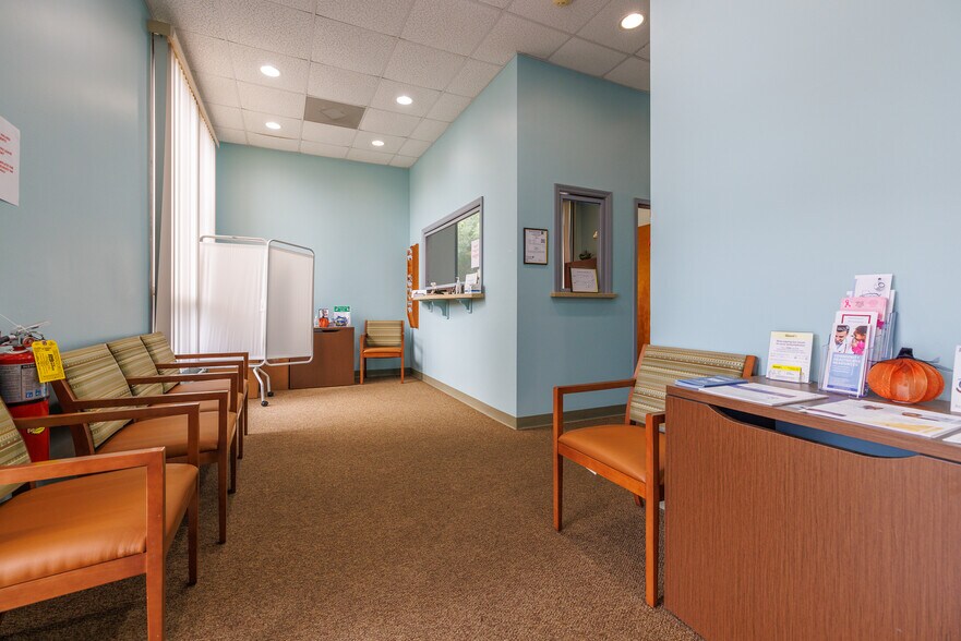 More Photos Of 815 E 68th St, Savannah Medical For Lease