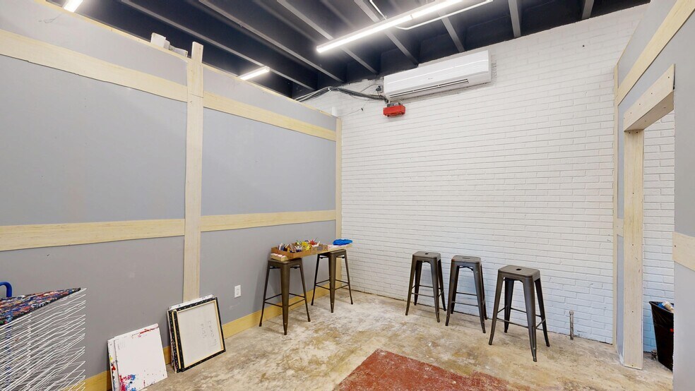 More Photos Of 112 Academy St, Fort Mill Freestanding For Lease