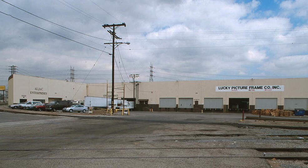 More Photos Of 4270-4310 S Maywood Ave, Vernon Warehouse For Lease