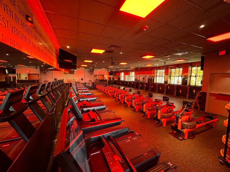 More Photos Of 1040-1044 Lake St, Oak Park Storefront Retail Office For Sale