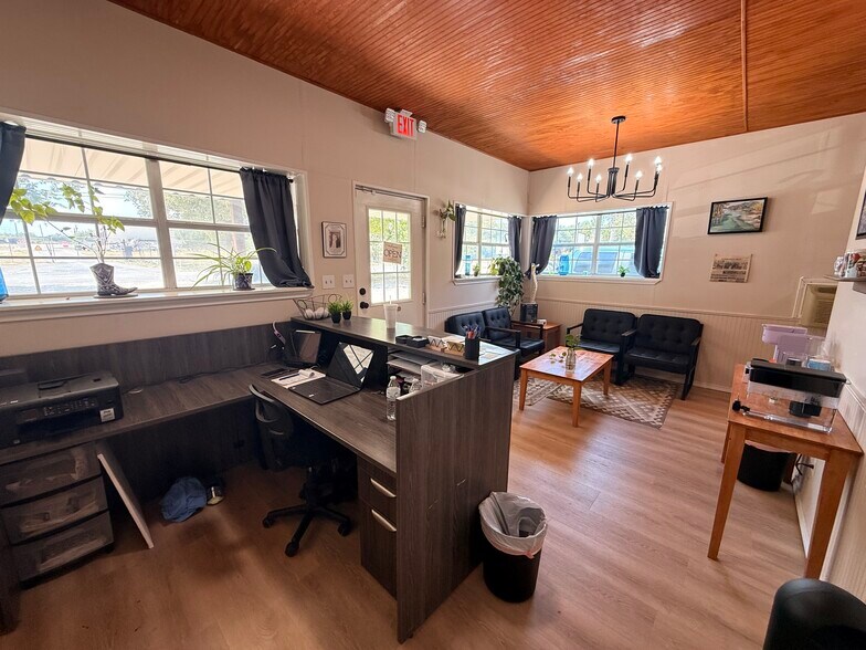 More Photos Of 460 Jones Ave, Blanco Office For Lease