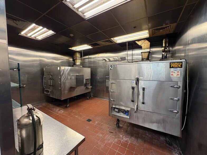 More Photos Of 4875 28th St SE, Grand Rapids Restaurant For Lease