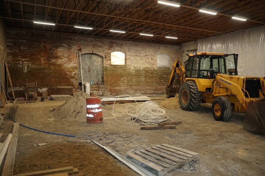 More Photos Of 160 Middleboro Ave, East Taunton Warehouse For Lease