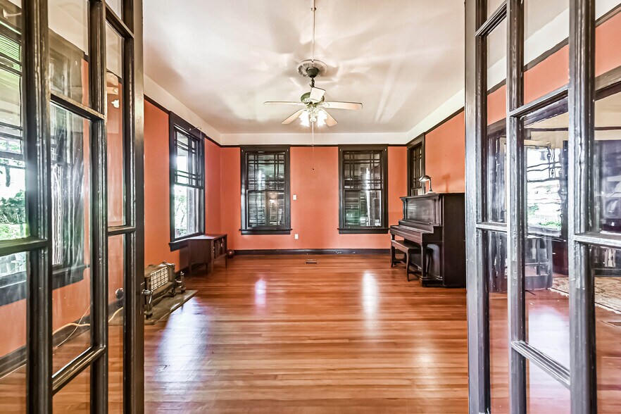 More Photos Of 2911 Broadway St, Galveston Office For Sale