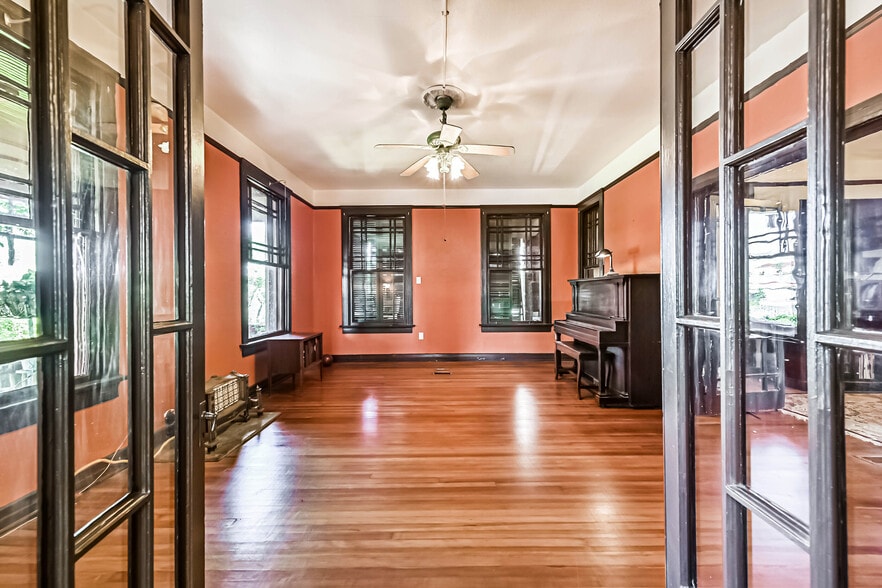 More Photos Of 2911 Broadway St, Galveston Specialty For Sale