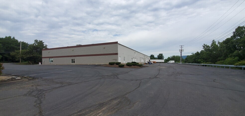 More Photos Of 769-785 Keystone Industrial Park Rd, Dunmore Research And Development For Lease