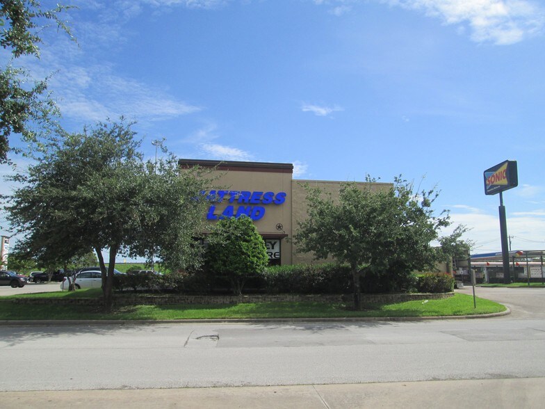 More Photos Of 6402 Gulf Fwy, La Marque Unknown For Lease