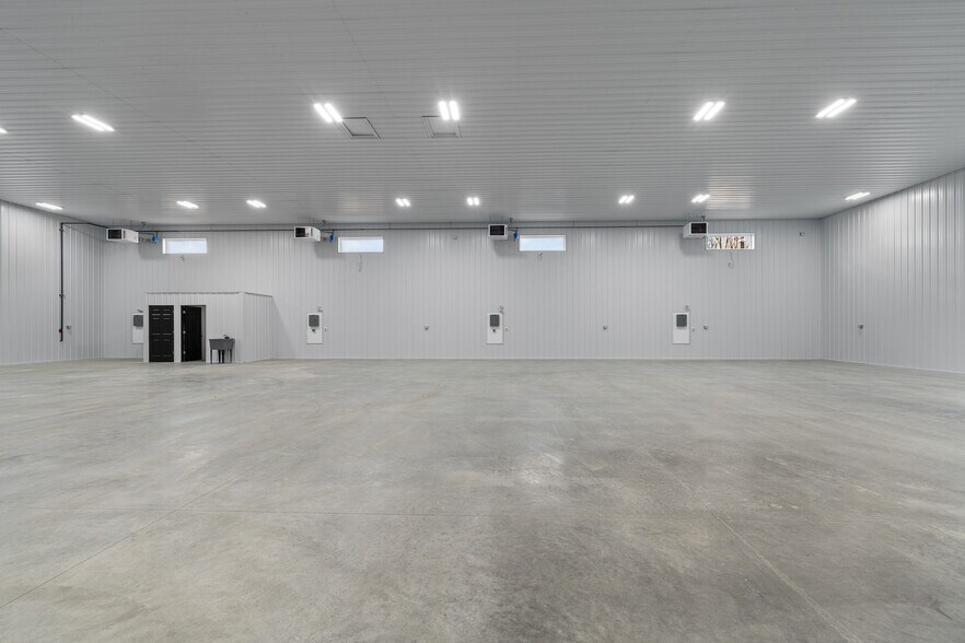 More Photos Of 204 Trump Ave NE, East Canton Flex For Lease