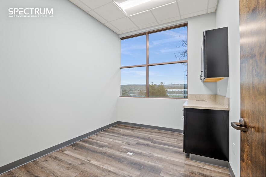 More Photos Of 21050 Centre Pointe Pky, Santa Clarita Medical For Lease