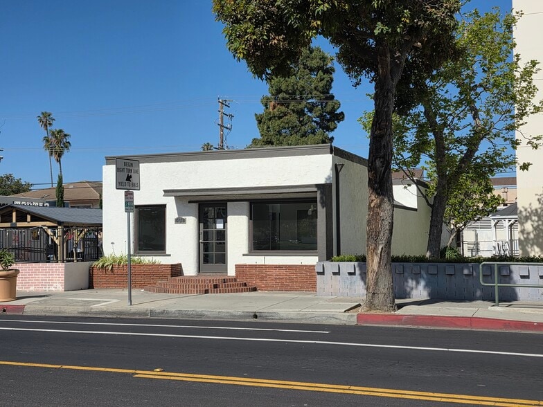 Primary Photo Of 431 S C St, Oxnard Office For Sale