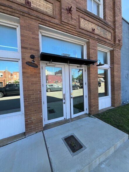 More Photos Of 225 Bryan Ave, Fort Worth Office For Lease