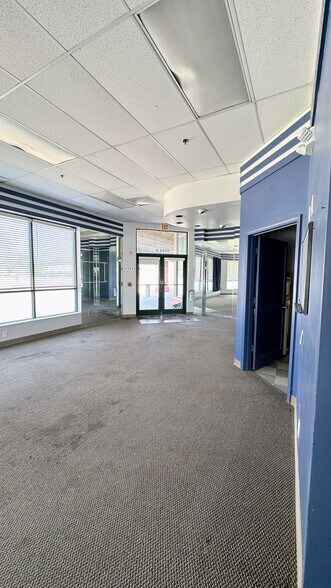 More Photos Of 6495 Quivira Rd, Shawnee General Retail For Lease