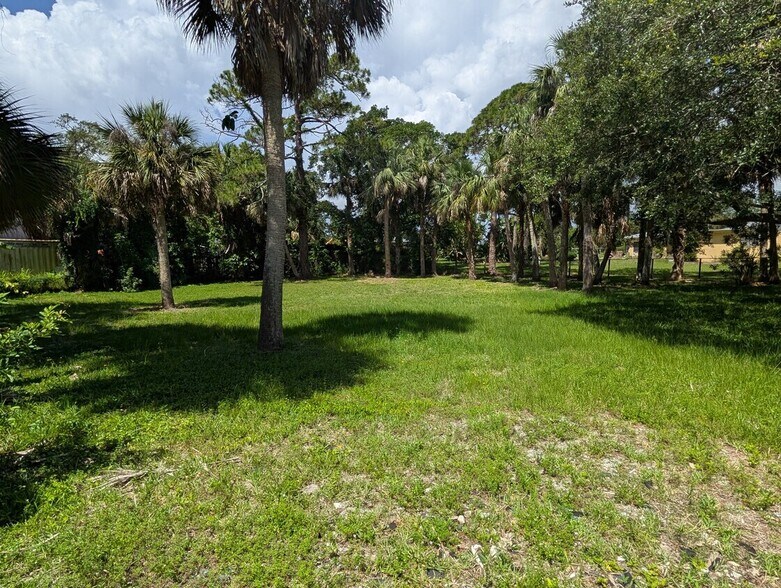 More Photos Of 2735 Allen Hill Ave, Melbourne Office Residential For Lease