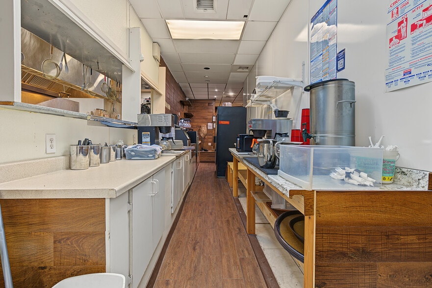 More Photos Of 1901 W Pioneer Pky, Arlington Restaurant For Sale