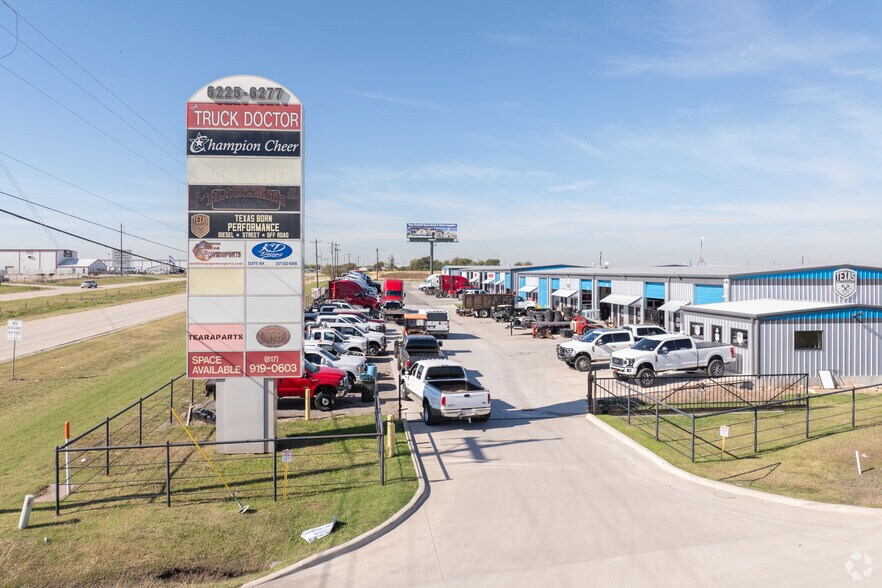 More Photos Of 6225 E Highway 114, Rhome Unknown For Lease