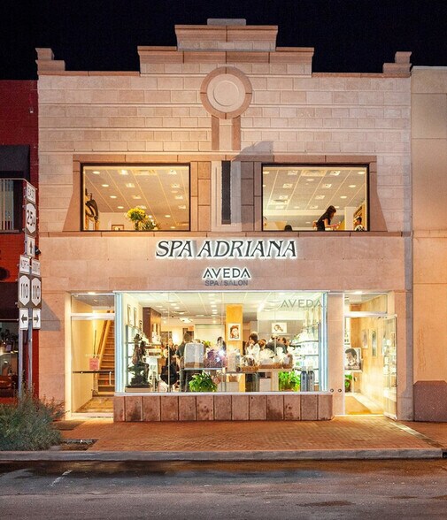 More Photos Of 266 Main St, Huntington Storefront For Lease