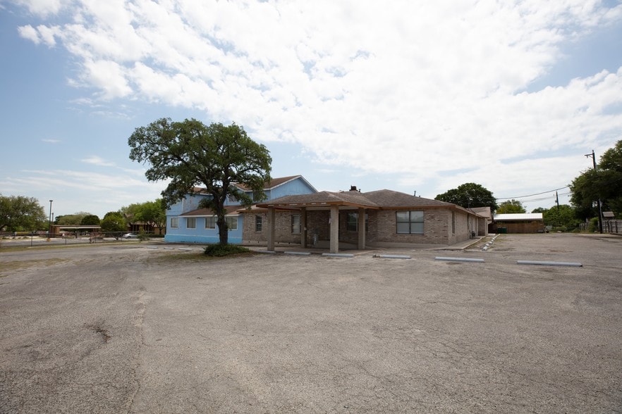 More Photos Of 6628 Crestway Dr, San Antonio Flex For Sale