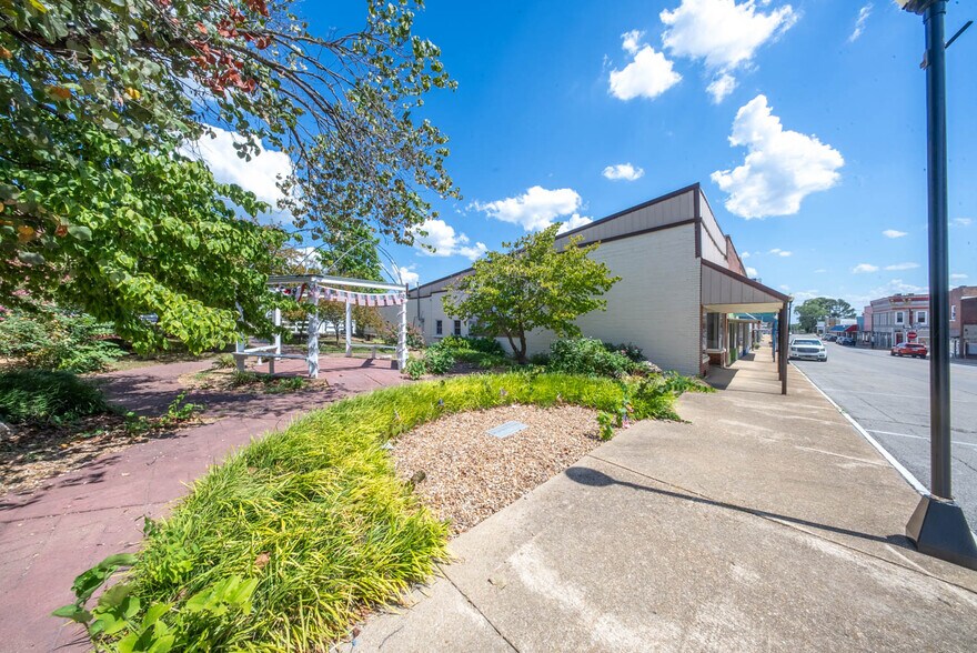 More Photos Of 113 E Main St, Willow Springs Storefront For Sale